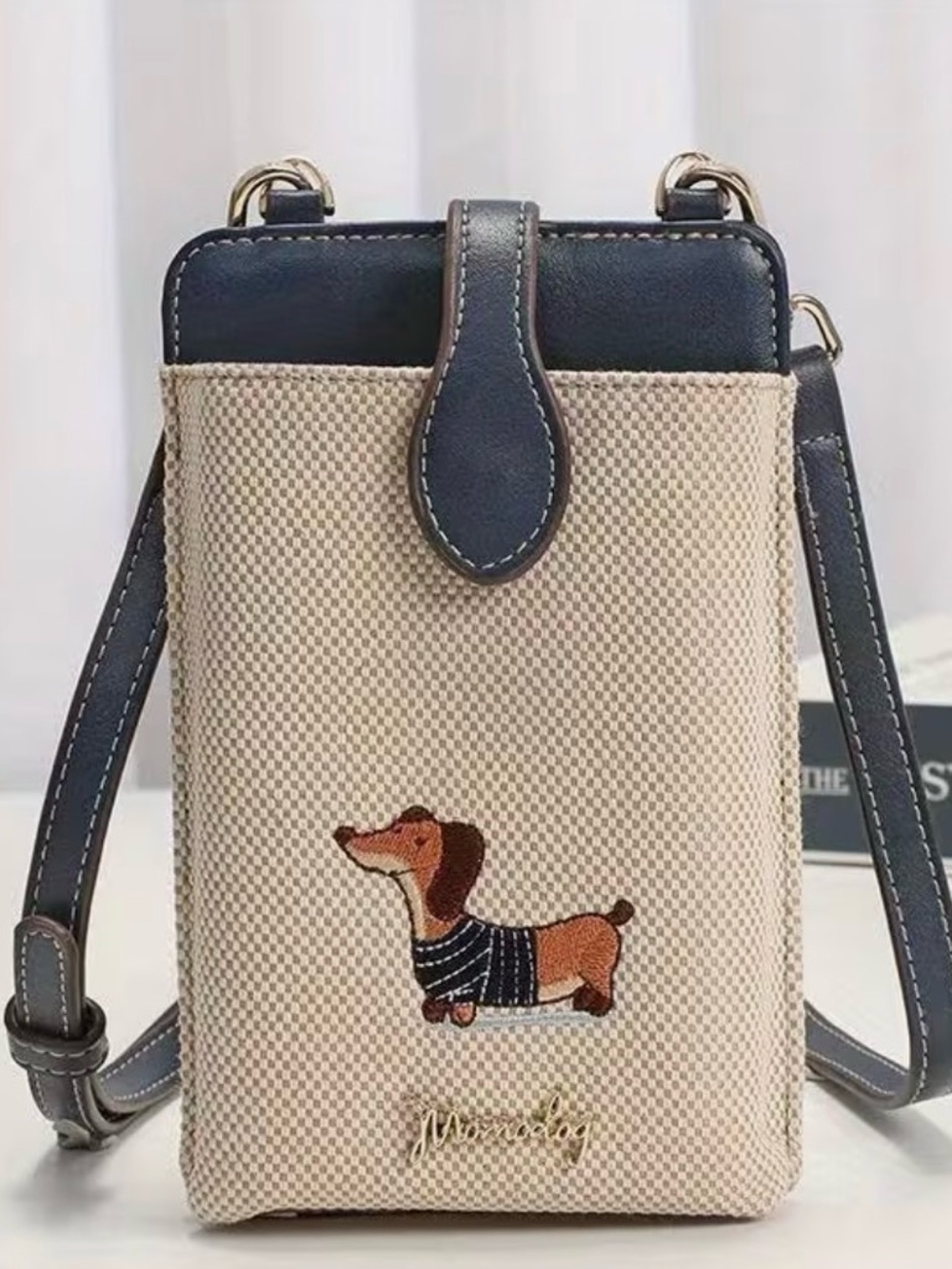 🚨Last 1 🚨New Embroidered Dachshund Crossbody Bags - Picture 2 of 12